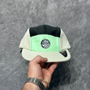 BONÉ FIVE PANEL TAG 3 PARTS - PRETO/VERDE/CREME