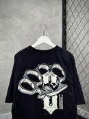 CAMISETA STRANGER OVERSIZED “KNUCKLES” - PRETA